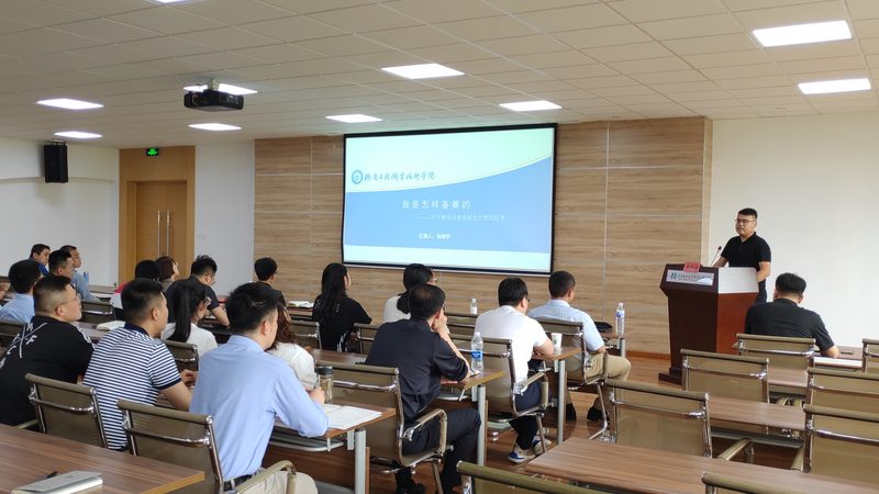 二级建造师面授培训费用通常由以下几部分构成：