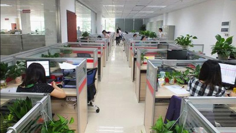 师资力量是决定课程质量的关键因素。在选择课程时，应注意以下几点：